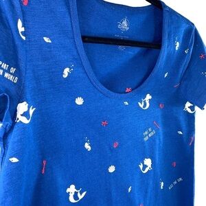 Disney‎ Women's Little Mermaid Ariel Shirt Dark Blue V Neck Short Sleeve Sz M